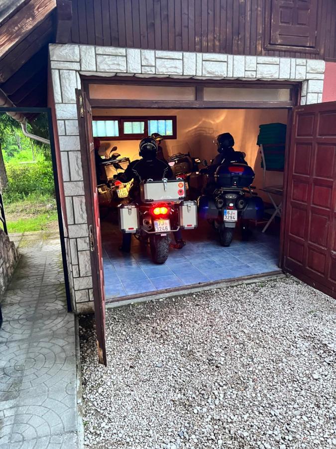 Apart Cobras Jajce Ngoại thất bức ảnh