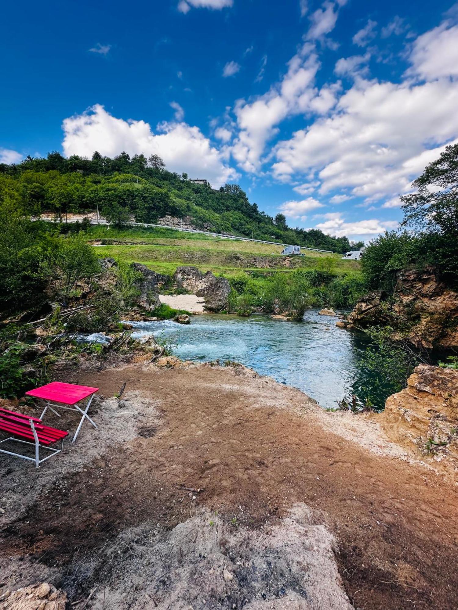Apart Cobras Jajce Ngoại thất bức ảnh